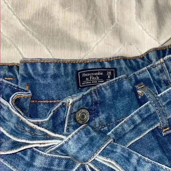 Women’s Abercrombie Natural Rise Shorts - Picture 2 of 7